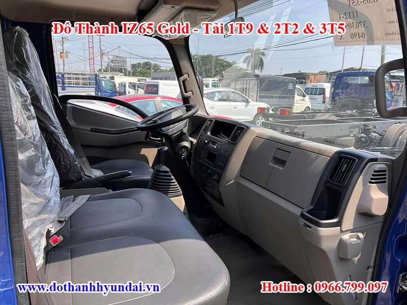 iz65-nội-thất-xe.jpg_1
