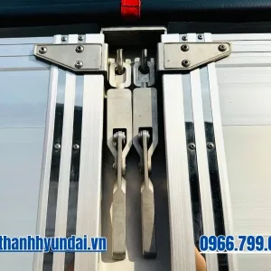 taplo xe tải JAC N900E5 9 tấn thùng 7m đuôi tôm inox