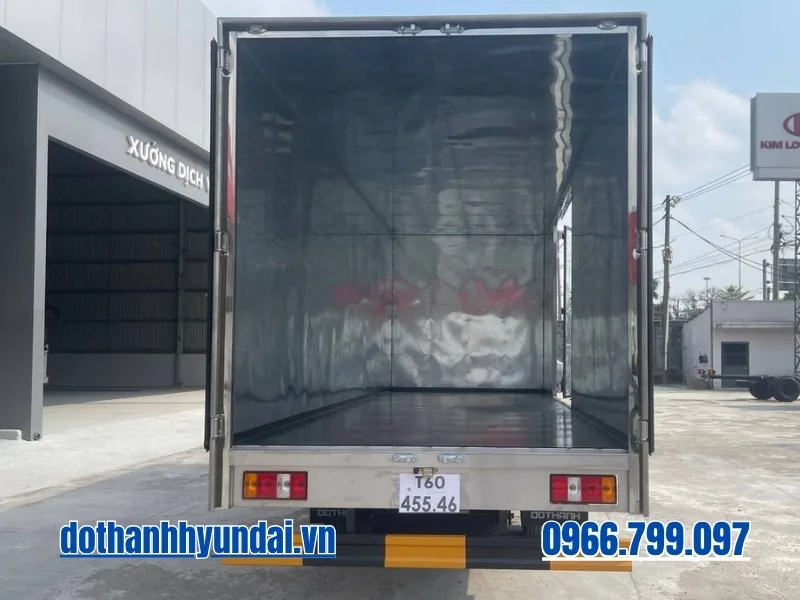 lòng thùng xe tải Đô Thành IZ71SL thùng kín