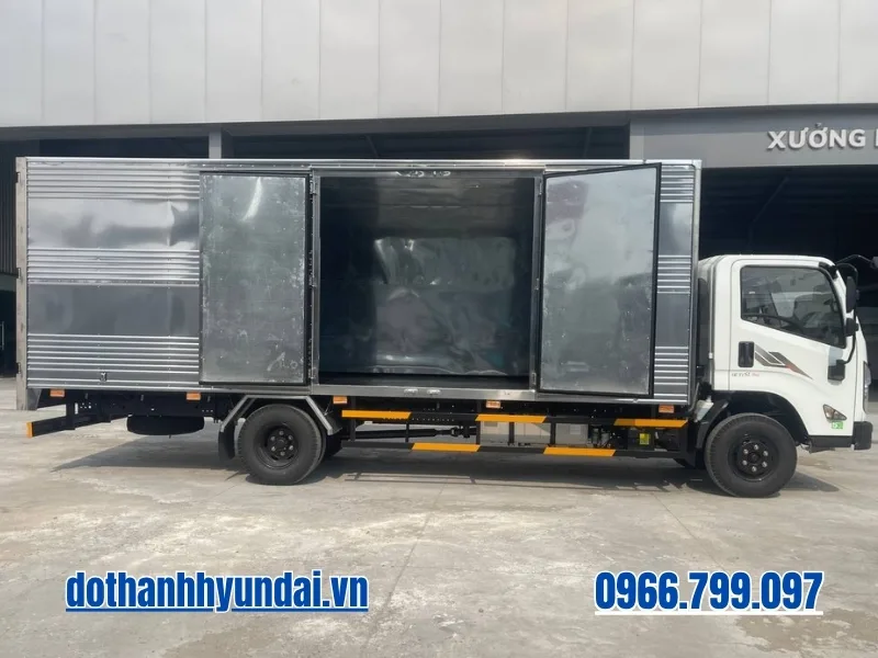 Xe tải Đô Thành IZ71SL thùng kín mở cửa hông