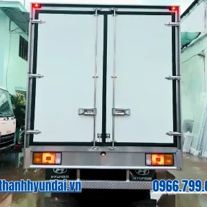 Đuôi xe tải Hyundai Mighty W11S thùng kín