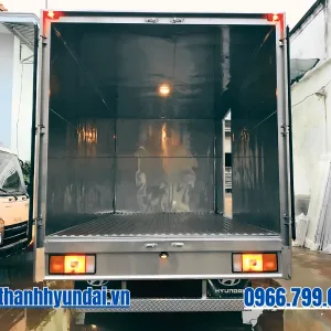 Lòng thùng xe tải Hyundai Mighty W11S thùng kín