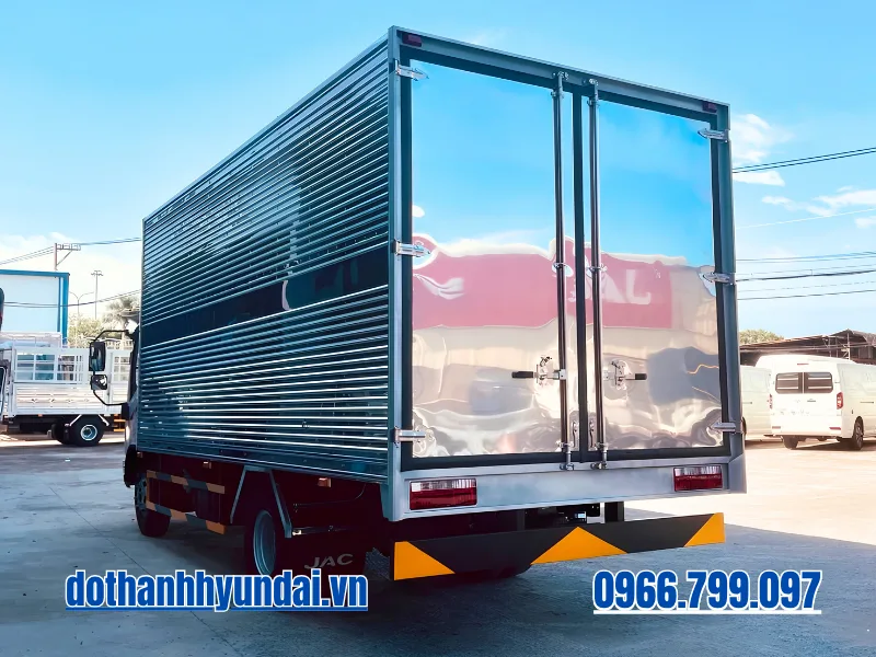 duoi xe tai jac n350 plus thung kin Động cơ xe tải JAC N350 Plus