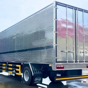 Đuôi hông xe tải JAC Dawos thùng kín dài 8m2