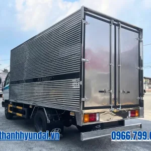 duoi thung xe tai hyundai n550l a thung kin 800x600 Đuôi thùng xe tải Hyundai N550L A thùng kín