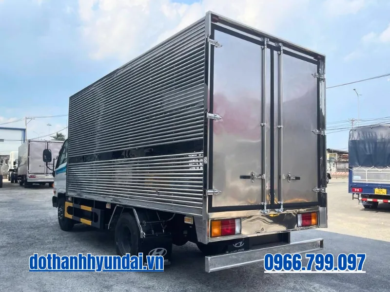 duoi thung xe tai hyundai n550l a thung kin Đuôi thùng xe tải Hyundai N550L A thùng kín