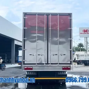 Đuôi xe tải JAC Dawos thùng kín dài 8m2