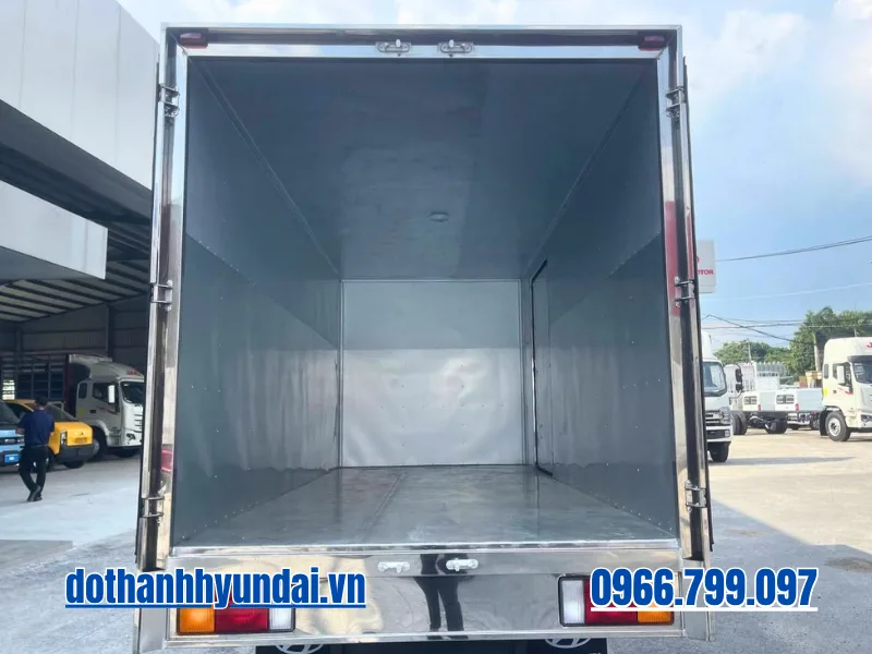 long thung xe tai hyundai n550l a thung kin Lòng thùng xe tải Hyundai N550L A thùng kín