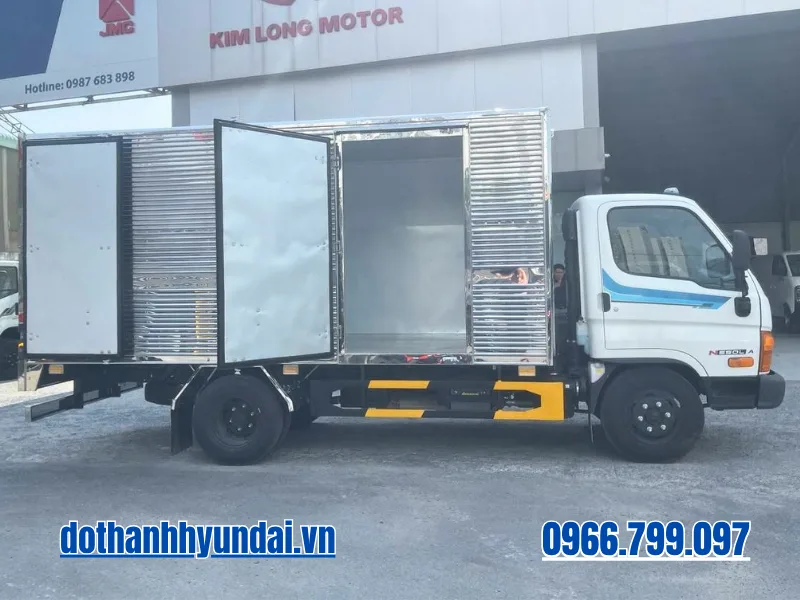 xe tai hyundai n550l thung kin mo cua hong Xe tải Hyundai N550L A thùng kín mở cửa hông